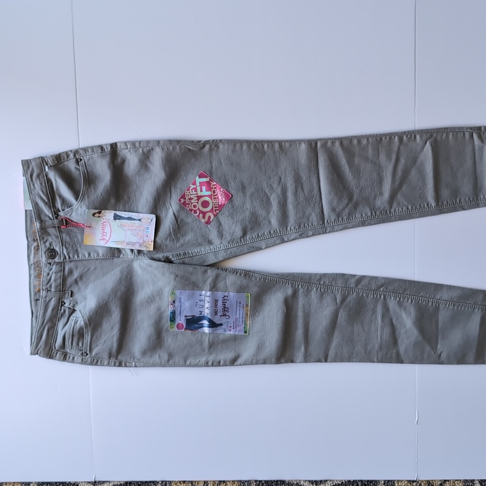 Almost Famous Mid Rise Jeggings in light green